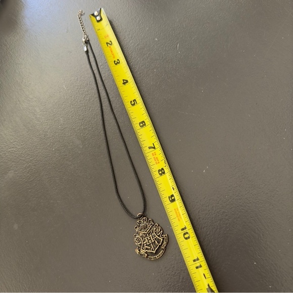 Hogwarts Harry Potter Black Cord Necklace Gold Tone Pendant Y2K Jewelry - Picture 4 of 7